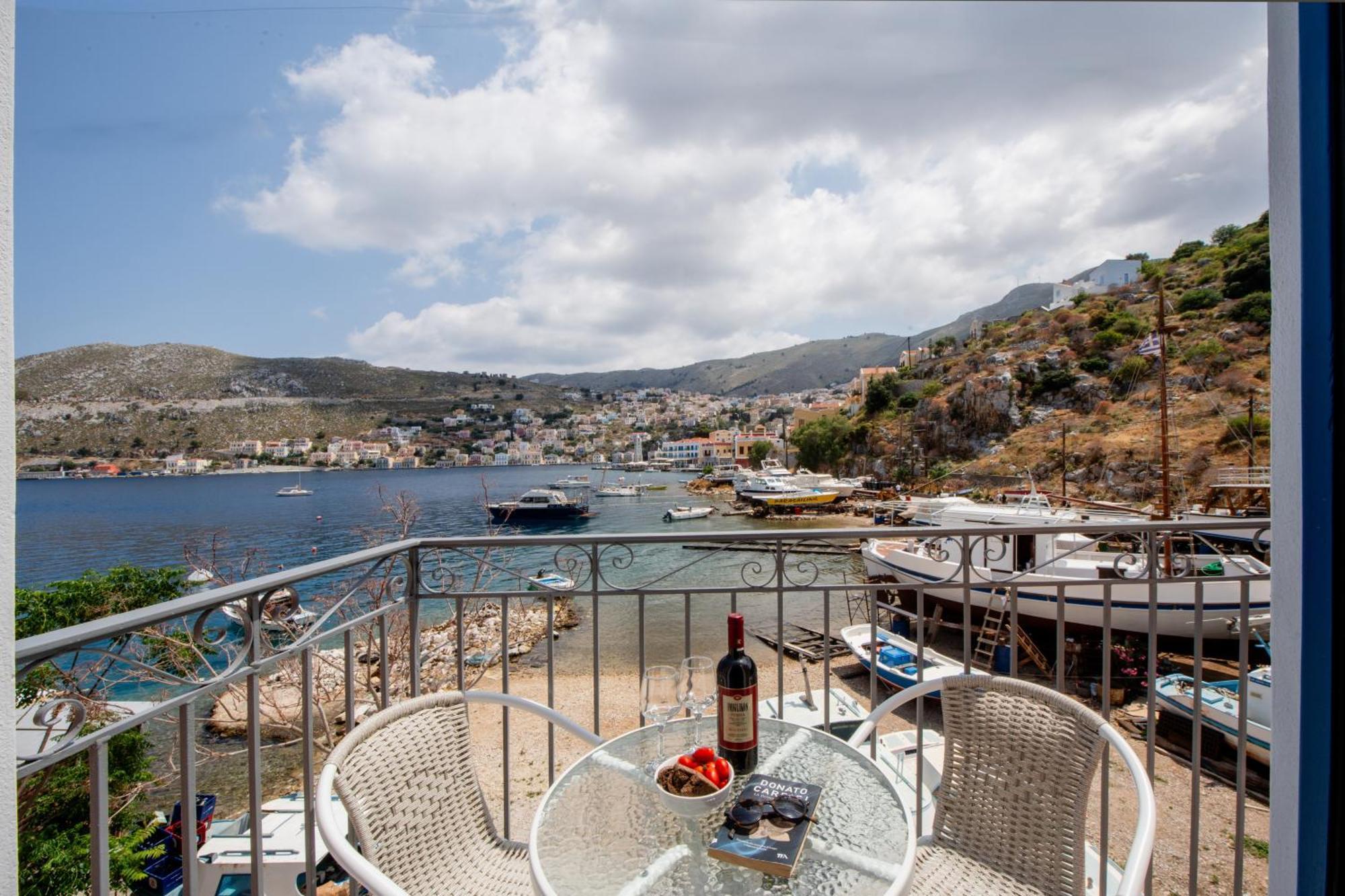 Porto Harani Seaside Apartments Sými Esterno foto
